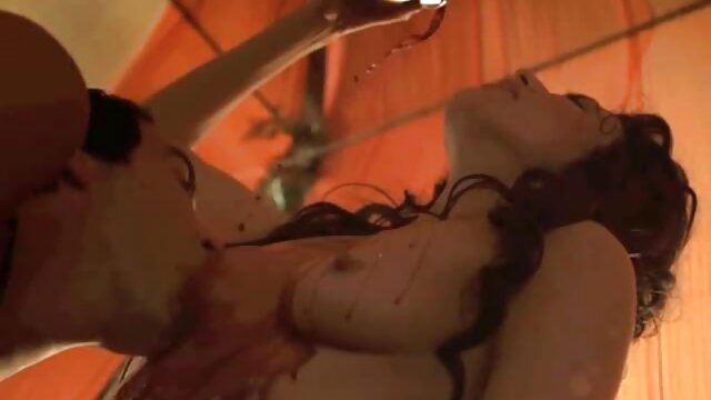 Høykvalitets :  Forbanna dama fucks HENNE BF ' s beste venn Sexy massasje norske sex video 